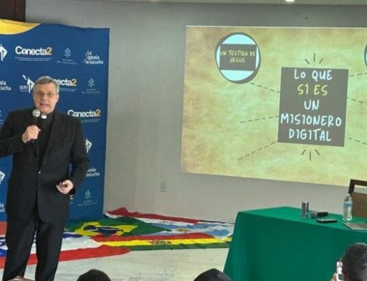 monseñor Lucio Ruiz Misioneros digitales desafío entre el anuncio la comunidad