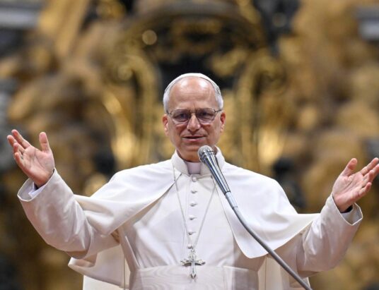 El Papa León XIV pide no delegar decisiones humanas a los algoritmos